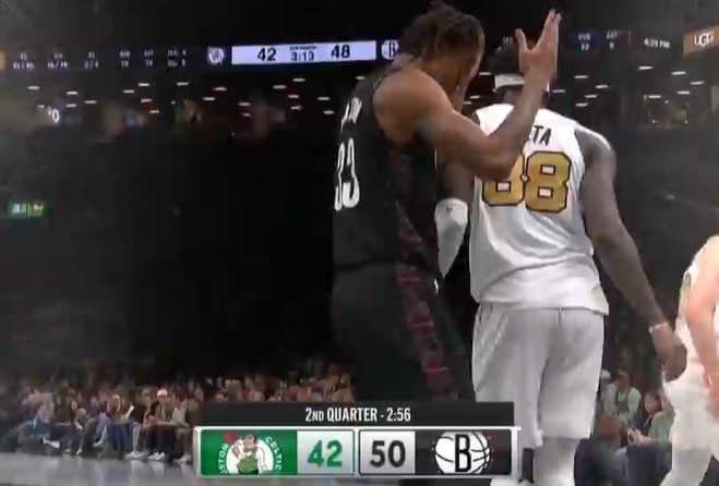 牵制力太强！小迈克尔·波特突破 抛传助飞克拉克斯顿空接暴扣